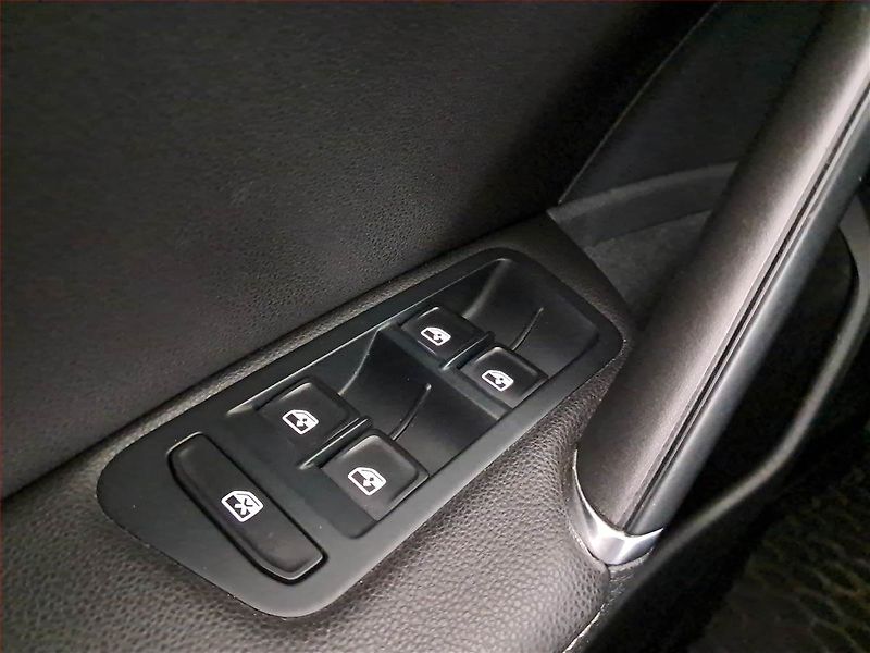 Volkswagen Golf (2015) 1.2 TSI, Kůže, Bi-Xenony - fotka 19 z 20