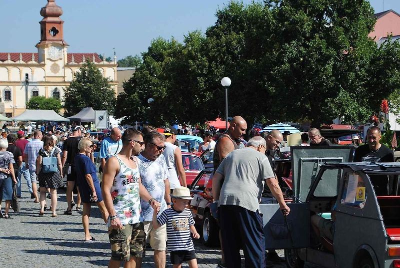 Veterány se sjely do Veselí nad Lužnicí na Selské Baroko 2023.