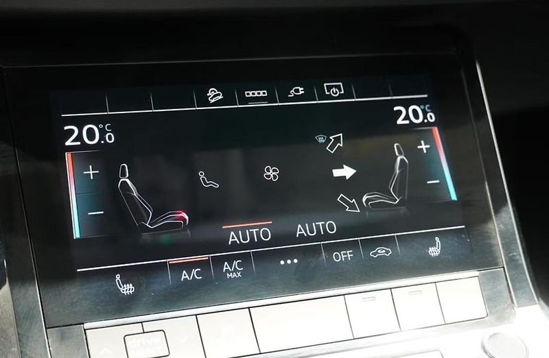 Audi Q8 e-tron 55 Q Panorama Kamera Ambient  - fotka 15 z 17