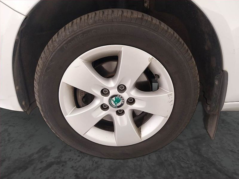 Škoda Fabia (2011) 1.4 16V - fotka 15 z 16