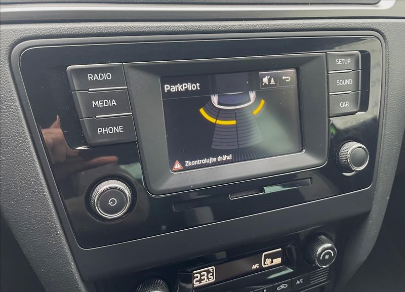 Škoda Rapid 1,6 tdi JOY 85kw led,xenon ,TZ - fotka 16 z 23