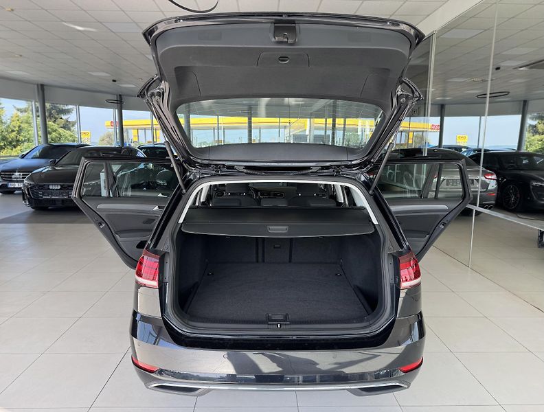 Volkswagen Golf 1,0TSI DSG*81kW*LED*Masáž - fotka 29 z 32