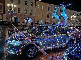 Sraz vánočně nazdobených aut v Kroměříži (prosinec 2024)