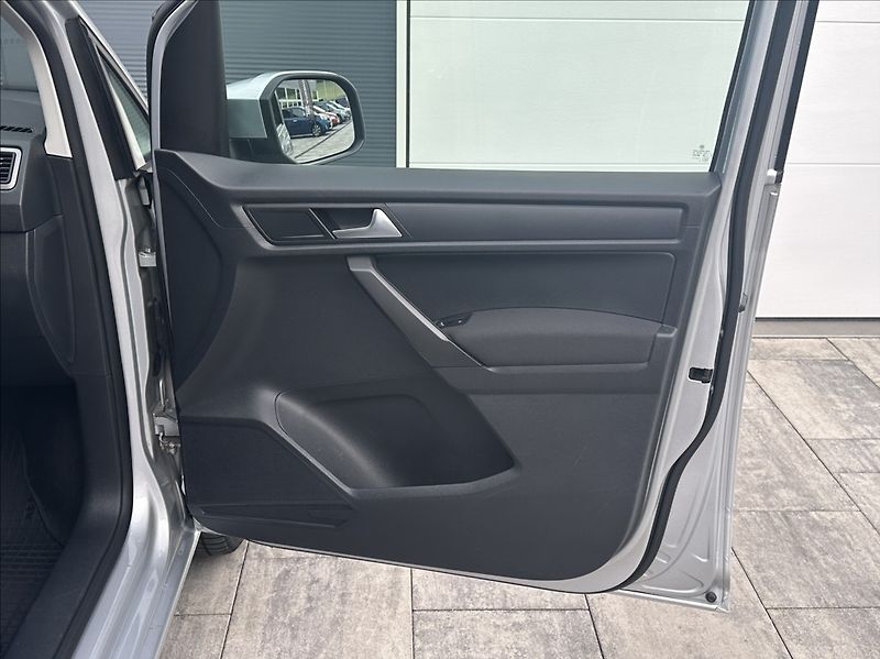 Volkswagen Caddy 2,0 TDI 102PS  Maxi Trend-7 DS - fotka 19 z 52