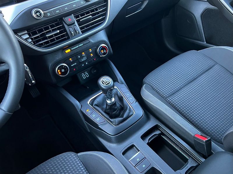 Ford Focus (2021) 1.0 EcoBoost-P.KAMERA - fotka 34 z 49
