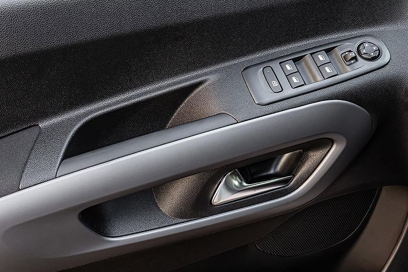 Citroën Berlingo (2026) 1,5 MAX 130k Automat+ZIMA - fotka 13 z 19