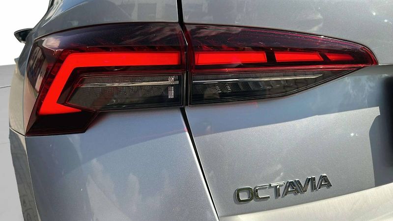 Škoda Octavia Combi Top Selection 2,0TDI 110 - fotka 30 z 31