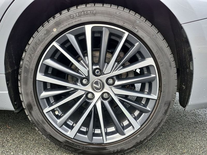 Lexus ES 300 LIMITED EDITION  300H - fotka 30 z 30