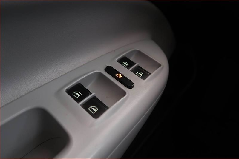 Škoda Octavia (2011) Laurin&Klement 2.0 TDI, Xenony - fotka 15 z 16