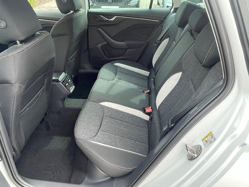 Škoda Kamiq (2026) 1,0 TSI / 85 kW DSG Top Select - fotka 8 z 30