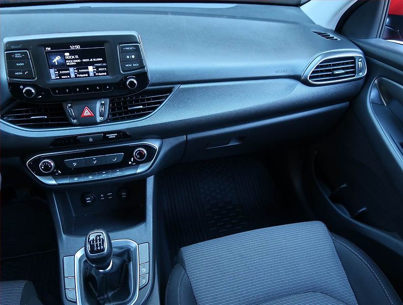 Hyundai i30 (2018) 1.6 CRDi, Tempomat - fotka 8 z 16