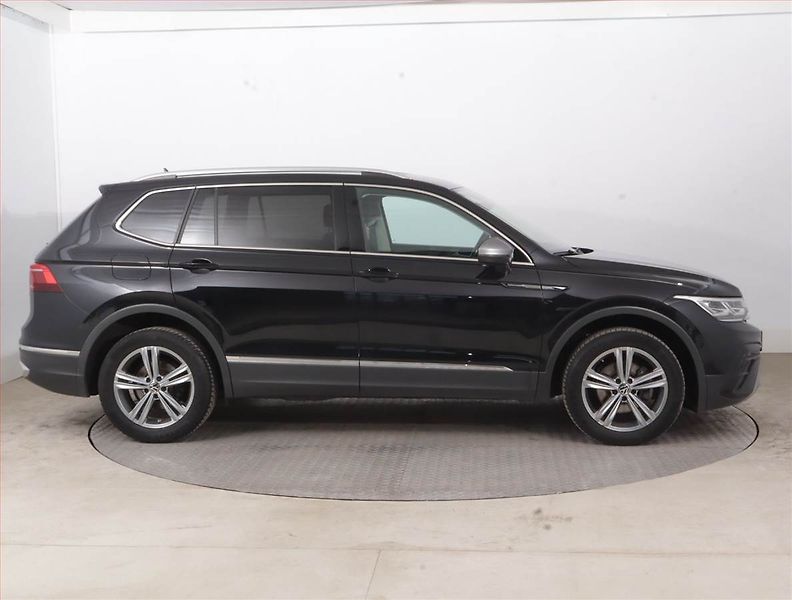 Volkswagen Tiguan Allspace (2022) 2.0 TDI - fotka 6 z 19