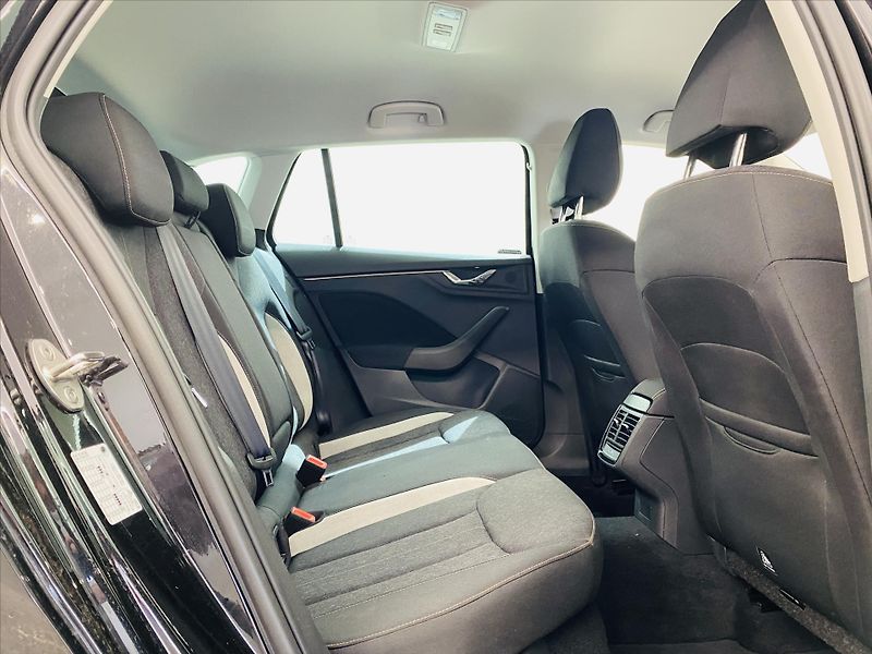 Škoda Scala 1,0 TSI 85kW Top Selection - fotka 7 z 28