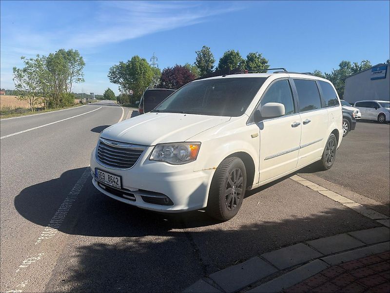 Chrysler Town & Country (2011) 3,6 RT DVD LPG Kůže 2011 - fotka 2 z 19