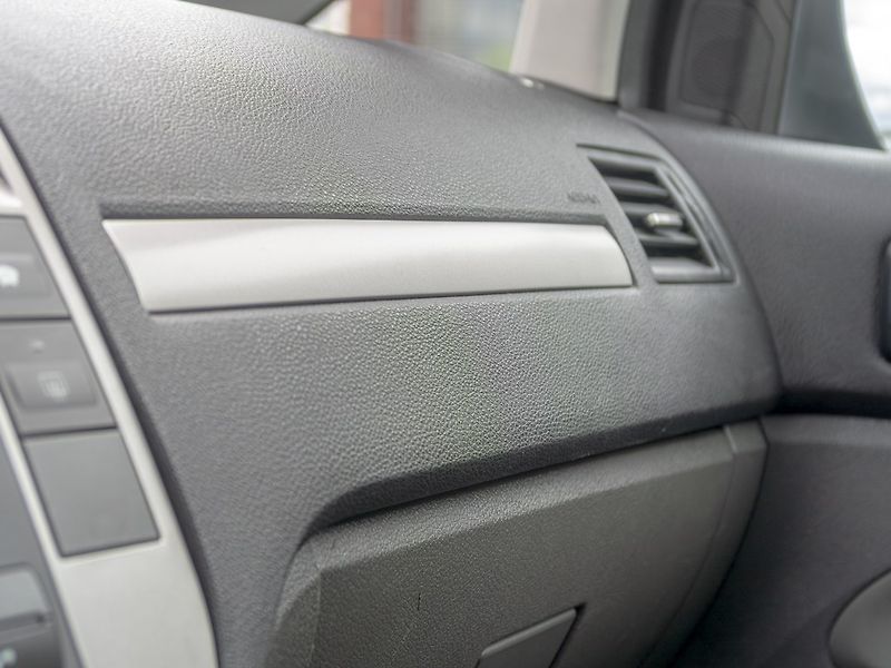 Ford C-MAX (2009) 1.6D 80KW – DIGI KLIMA - fotka 24 z 43