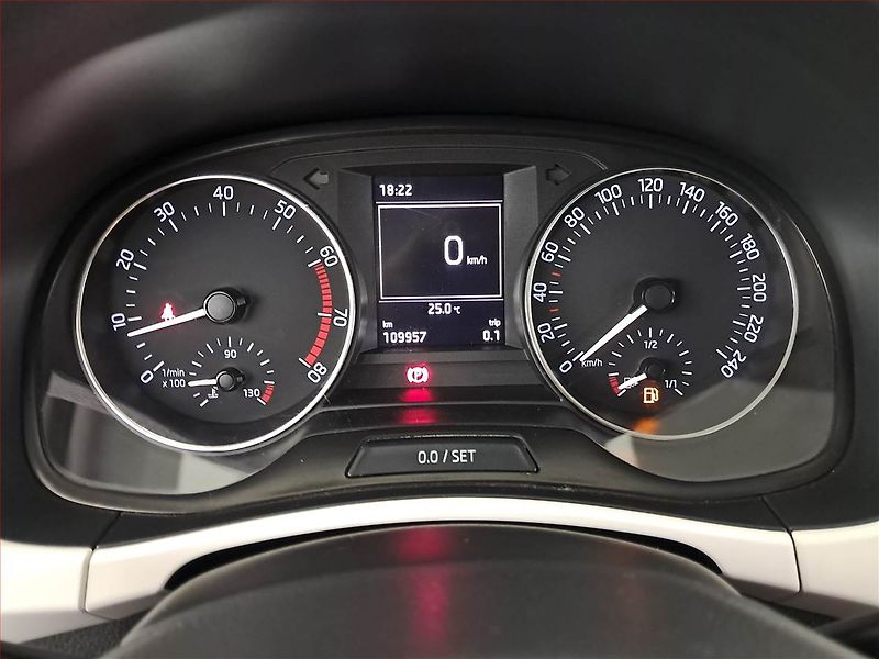 Škoda Fabia (2015) Ambition 1.2 TSI, ČR,1.maj - fotka 11 z 14