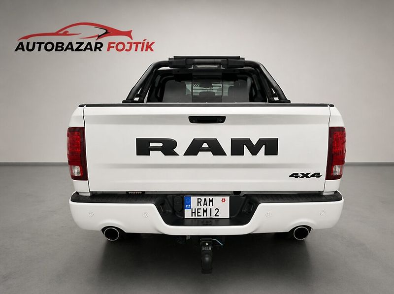 Dodge RAM 1500 (2018) 5.7 HEMI V8 Sport Crew Cab 4×4 - fotka 6 z 24