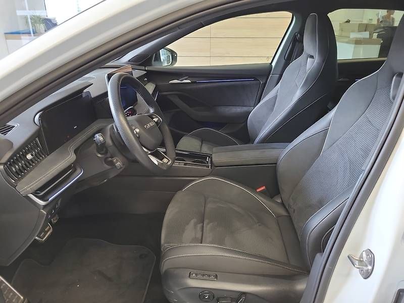 Škoda Superb (2026) 2.0 TDI Sportline - fotka 7 z 12