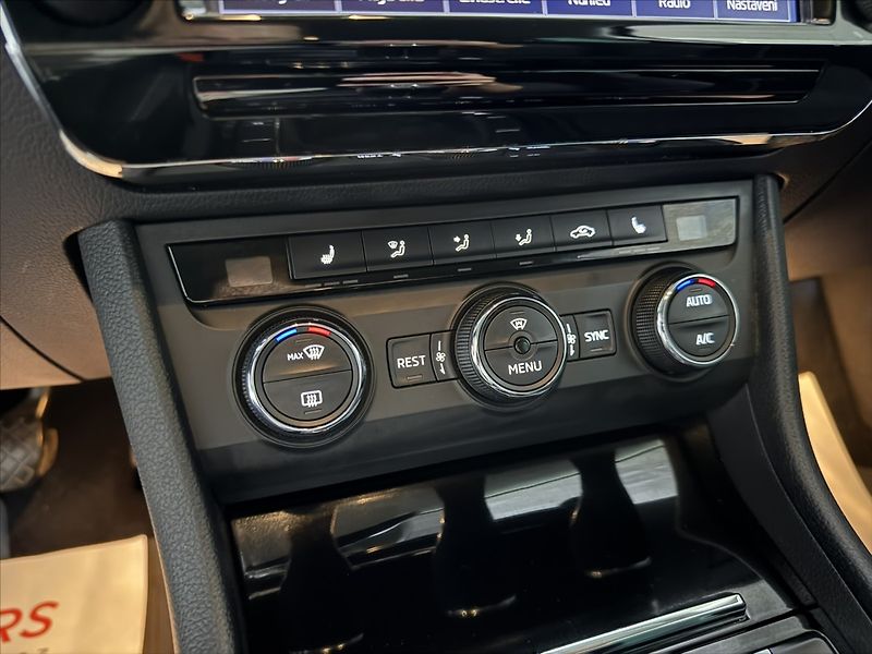 Škoda Superb 2,0   TDI 110kW STYLE 4x4 TAŽN - fotka 21 z 47