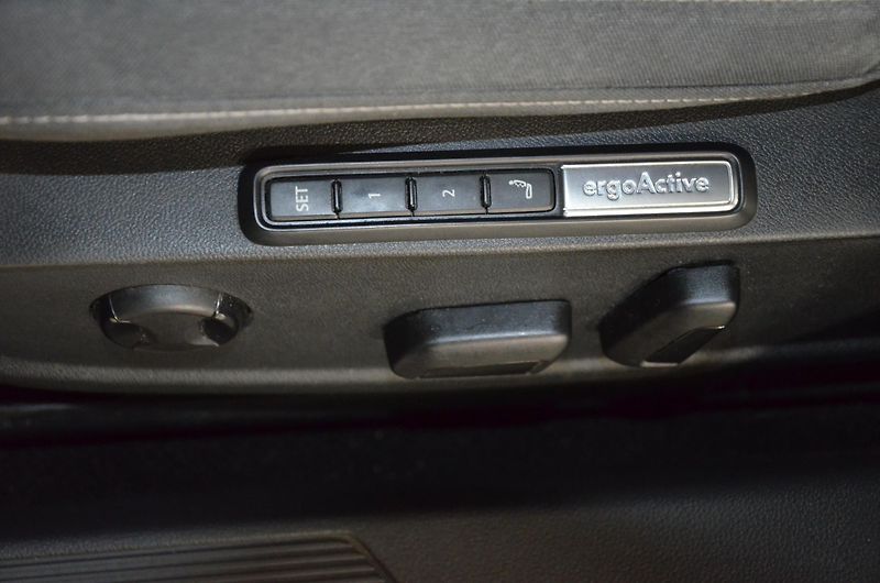 Volkswagen Golf (2023) Var.2.0TDI 110 Style AT - fotka 16 z 18