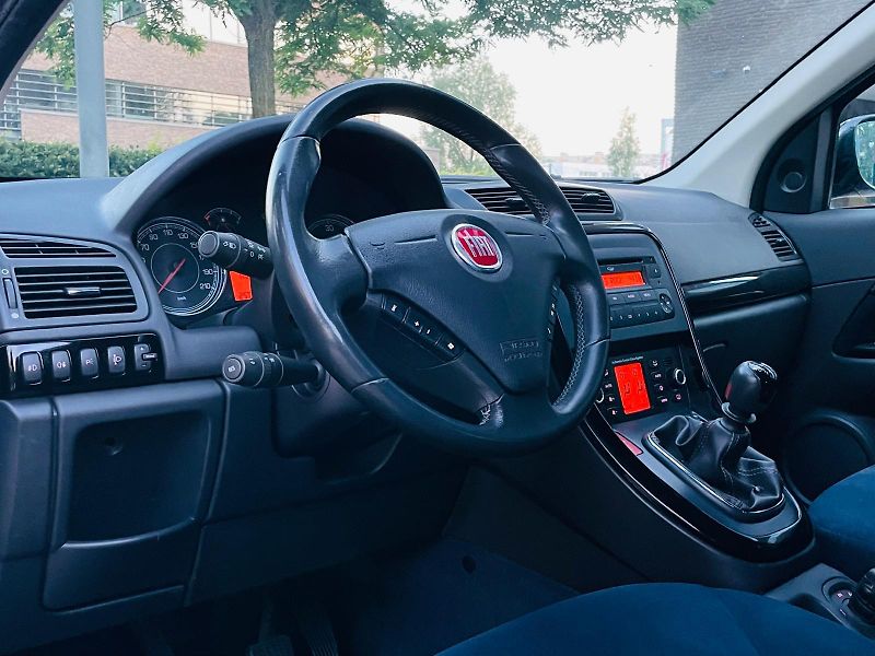 Fiat Croma 1.9D SENZORY SERVISKA TAŽNÉ - fotka 26 z 42