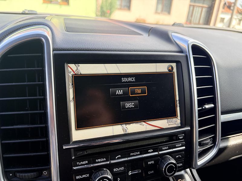 Porsche Cayenne DIESEL 3.0 V6 180KW - fotka 26 z 42