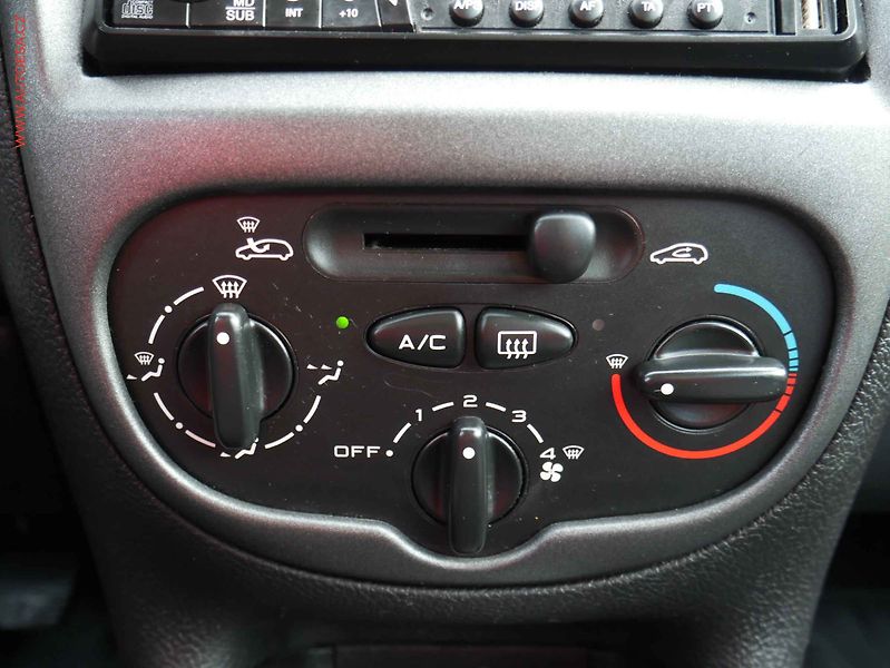 Peugeot 206 (2008) 1.4i, ČR, Klima - fotka 14 z 15