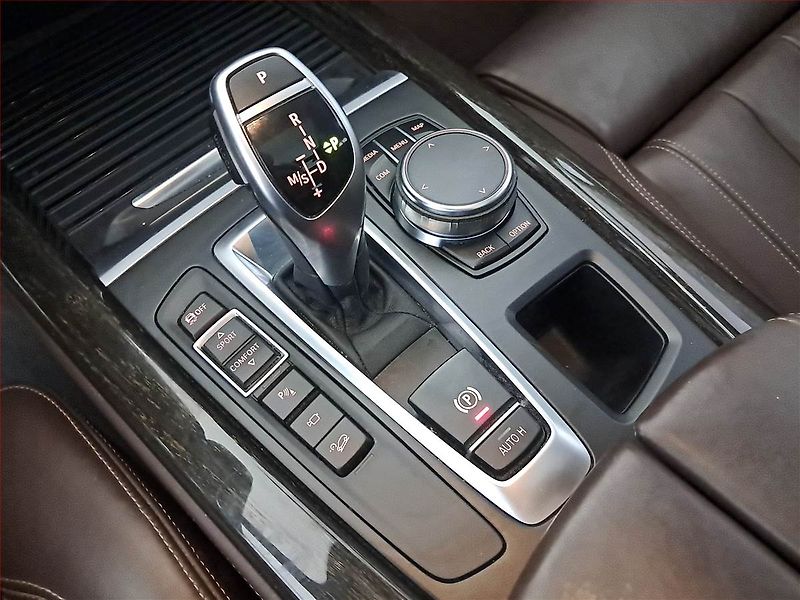 BMW X5 (2018) M Paket xDrive40d - fotka 13 z 25