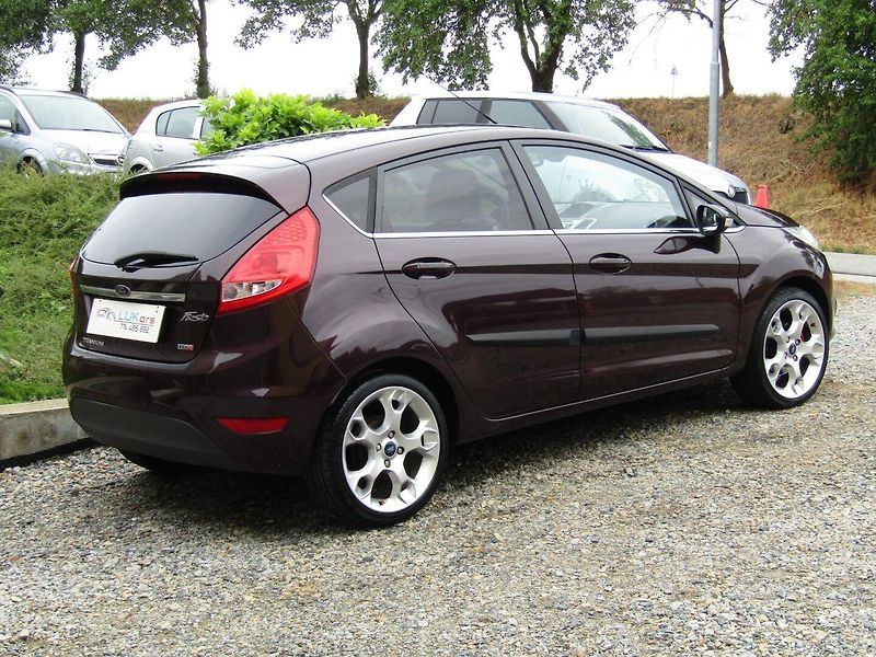 Ford Fiesta (2009) 1.6 TDCi 66kW - fotka 11 z 34