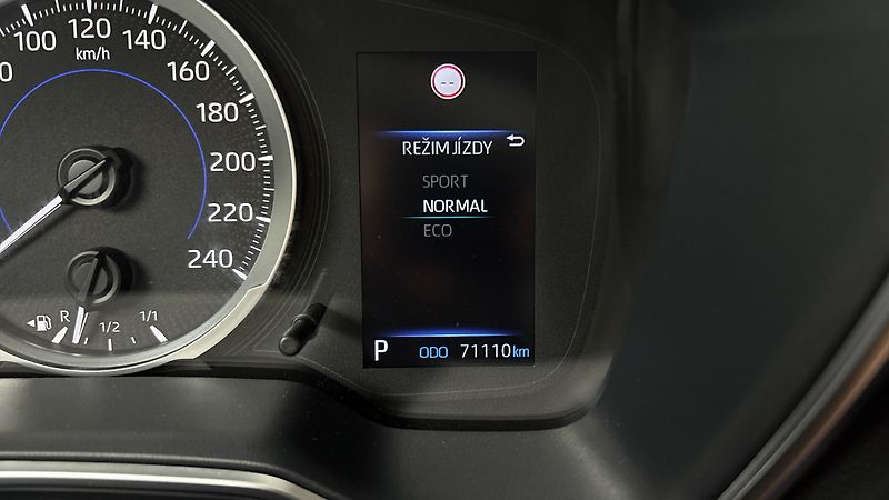 Toyota Corolla 1.8 Hybrid AUT Active Sedan - fotka 25 z 25