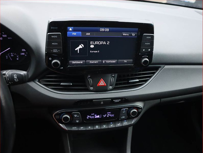 Hyundai i30 (2018) 1.4 T-GDI, Serv.kniha, Navi - fotka 12 z 22