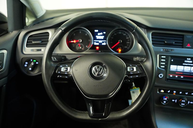 Volkswagen Golf - fotka 19 z 28