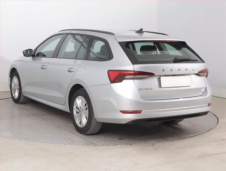 Škoda Octavia (2022) Ambition 2.0 TDI, ČR,1.maj - fotka 4 z 15