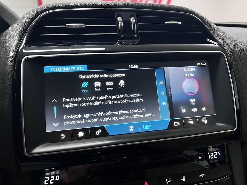 Jaguar F-Pace 2.0 D, Automat, 4x4, Na Opravu - fotka 24 z 24
