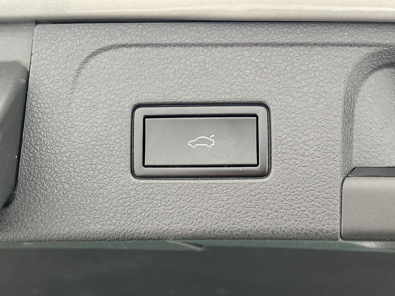Volkswagen Passat Variant 2,0 TDI Highline - fotka 27 z 27