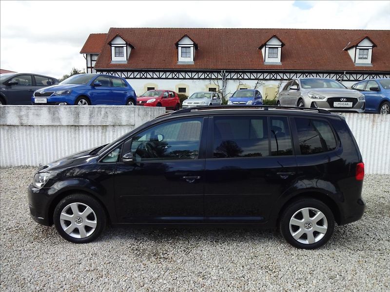 Volkswagen Touran 2,0 TDI 103kW 7.MÍST - fotka 4 z 55