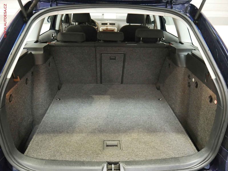 Škoda Octavia (2010) 1.6TDi, Ambiente - fotka 7 z 15
