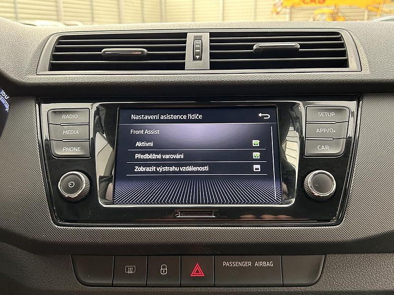 Škoda Fabia 1.0 TSI Ambition - fotka 10 z 27