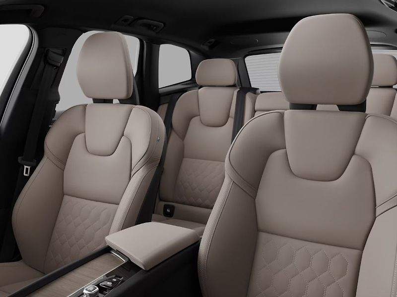 Volvo XC60 PLUS BRIGHT T8 RECHARGE AWD 33 - fotka 11 z 13