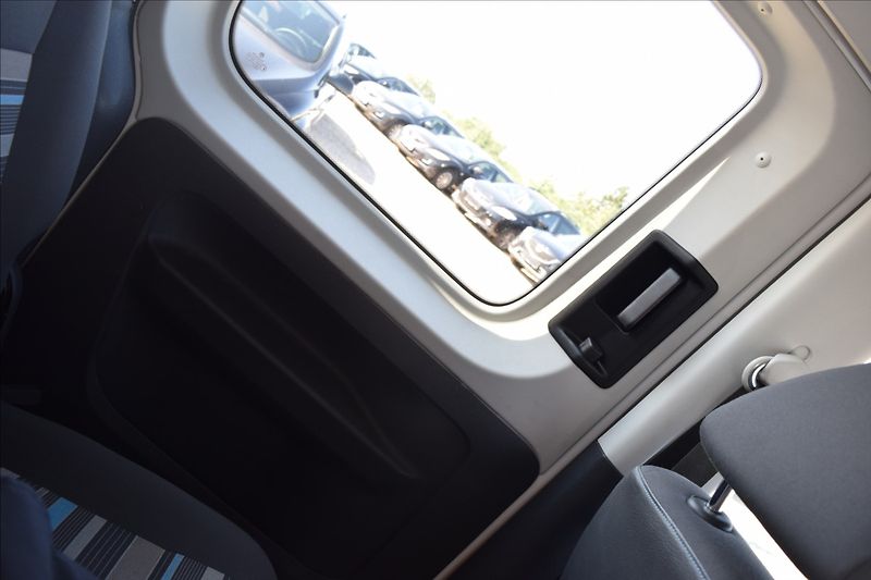 Volkswagen Caddy 1,6 TDI 77KW BEZ KOROZE - fotka 30 z 48