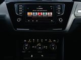 Volkswagen Touran 1.6TDI AUT SERVISKA 7MÍST LED  - náhled 36