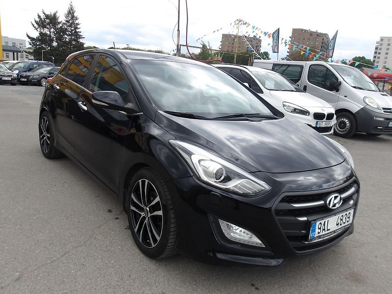 Hyundai i30 1,6CRDi  Automat!! 2 x kola! - fotka 5 z 34