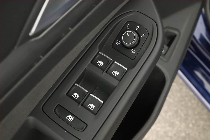 Volkswagen Golf (2023) Style 1.5 TSI - fotka 17 z 18