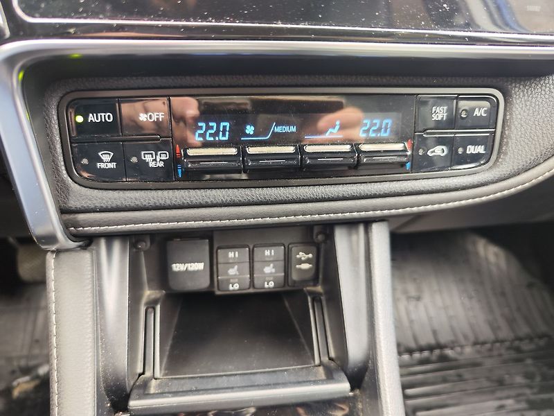 Toyota Auris 1.6 D-4D/82kW Executive ČR - fotka 18 z 30
