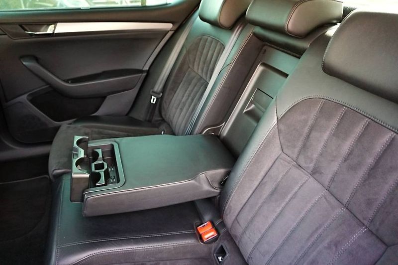 Škoda Superb (2016) STYLE PLUS 2,0 TDI 110 kW - fotka 28 z 53