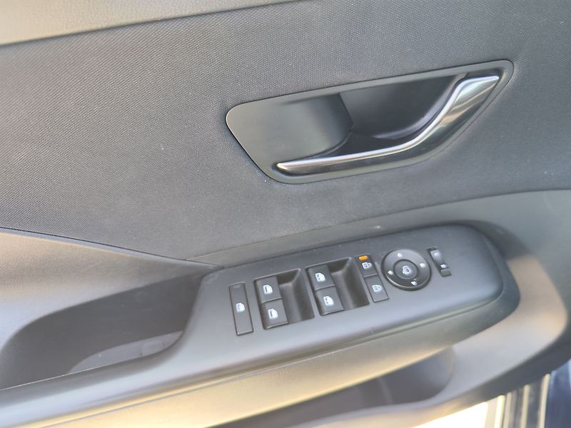 Hyundai Kona 1.6 T-GDi/145kW N-Line DCT 4x4 - fotka 29 z 31