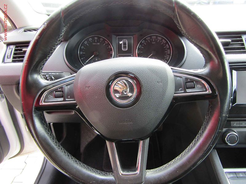 Škoda Octavia (2016) 1.6 TDi, AC, výhřev sed - fotka 14 z 17
