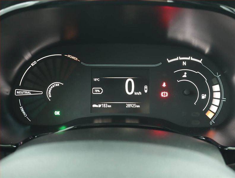 Dacia Spring (2024) Electric 65 (27 kWh), SoH 97% - fotka 11 z 17