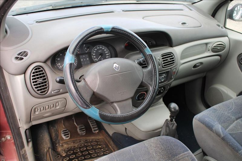 Renault Scénic 1,9 DCi  STK 8/2028, TAŽNÉ - fotka 10 z 22