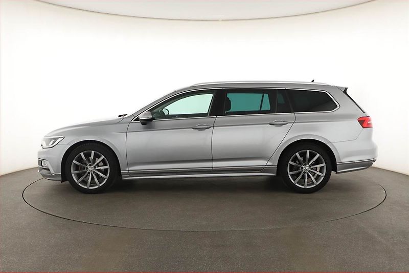 Volkswagen Passat (2019) 2.0 TDI, Automat, Navi - fotka 3 z 21